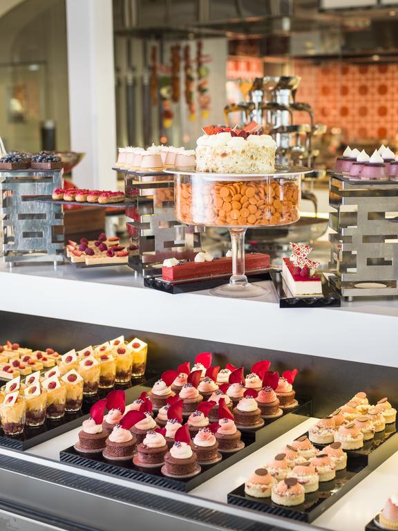 Crown Towers Melbourne Hotel Exterior photo A dessert buffet