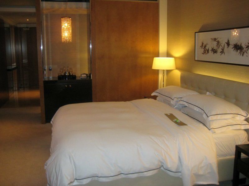 Crown Towers Melbourne Hotel Exterior photo A bedroom at the Mandarin Oriental, Hong Kong